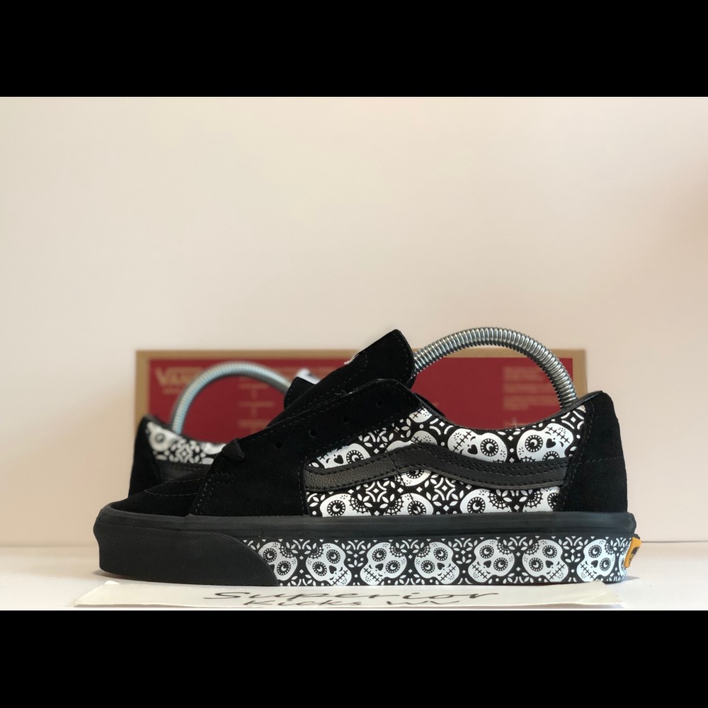 Vans Sk8-Low (Dia De Los Muertos) “Black/True White”